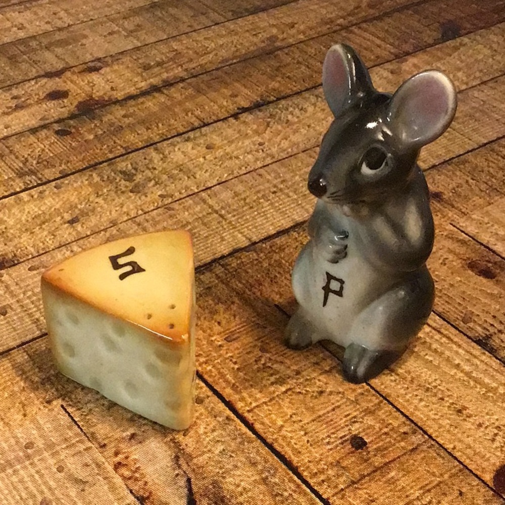 Mouse and Cheese salt & pepper